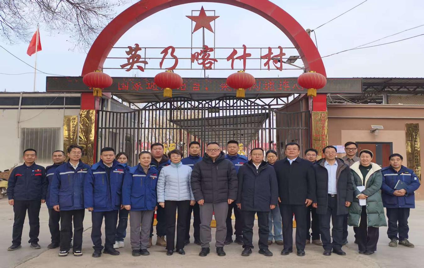 新投集团党委书记、董事长、总经理胡劲松[换行]一行赴喀什驻村工作队慰问调研